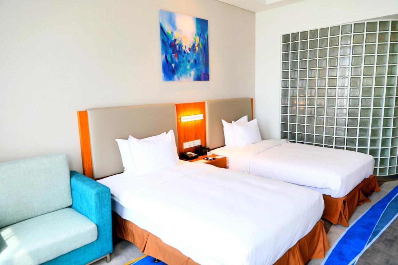 Holiday Inn Express Luoyang Xiyuan Exterior photo