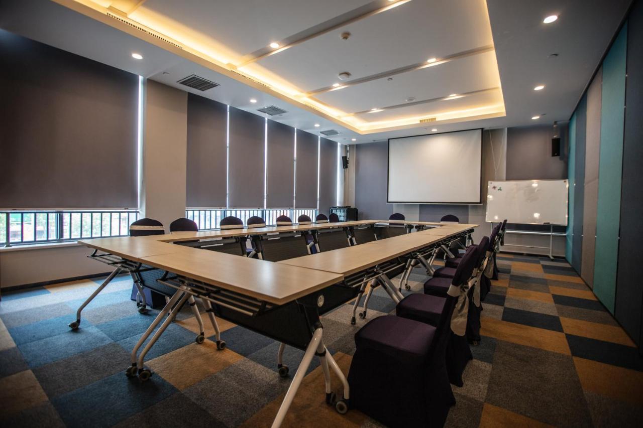 Holiday Inn Express Luoyang Xiyuan Exterior photo