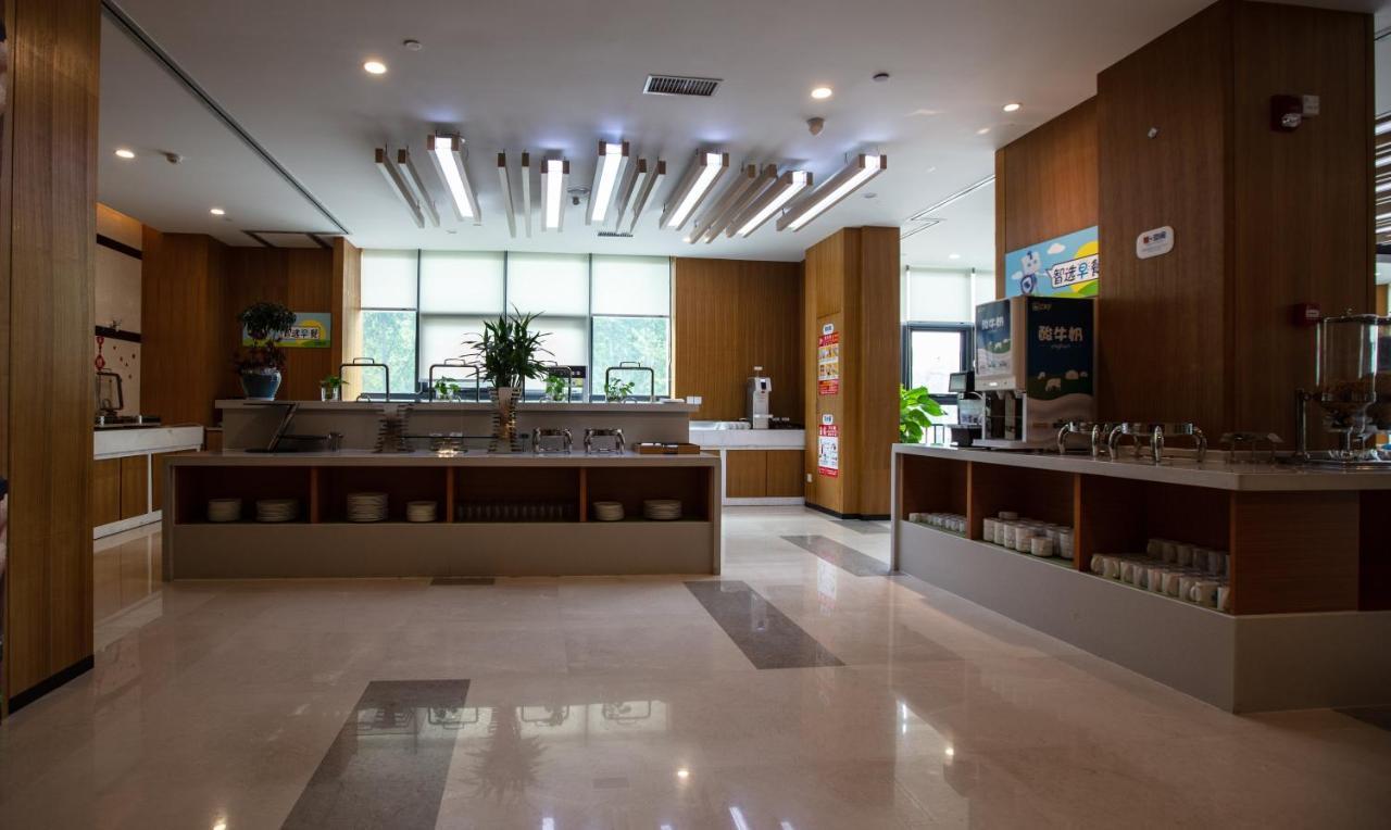 Holiday Inn Express Luoyang Xiyuan Exterior photo